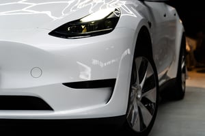 Tesla Model Y Weiß 2023 sise